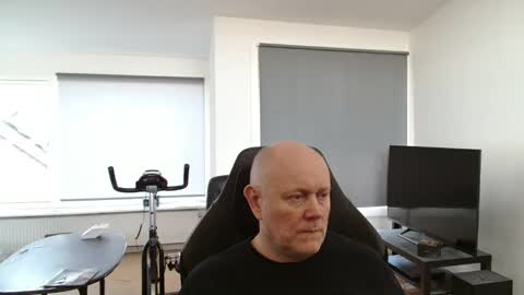 thomash32 online show from 10/03/25, 08:55