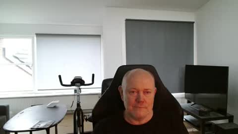 thomash32 online show from 10/08/25, 06:11