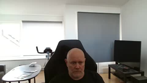 thomash32 online show from 10/17/25, 11:35