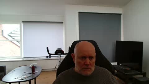 thomash32 online show from 10/20/25, 09:43