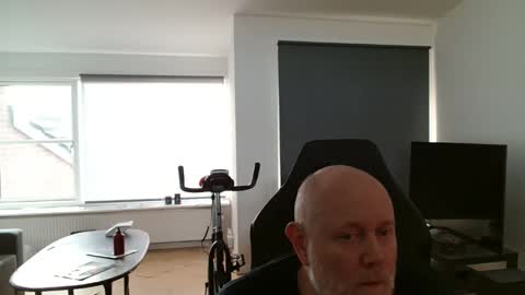 thomash32 online show from 10/22/25, 02:28