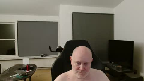 thomash32 online show from 11/11/25, 01:05