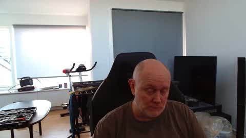 thomash32 online show from 01/14/26, 12:55