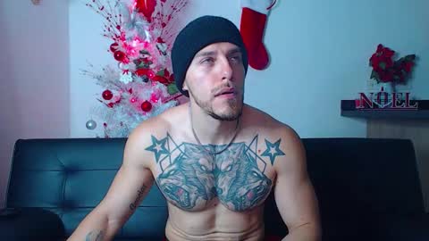 Snapshot of thomashoward31 chatting on 12/17/25, 10:32 Thomas online show from 12/17/25, 10:32