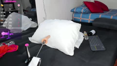 Snapshot of thomass_royy chatting on 02/25/25, 04:35 thomass royy online show from 02/25/25, 04:35