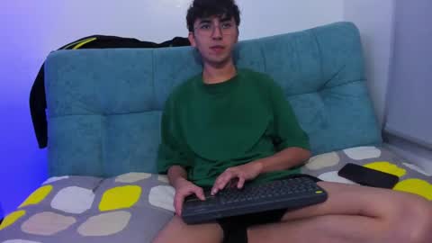 Snapshot of thommy_comp chatting on 03/08/25, 04:56 thommy comp online show from 03/08/25, 04:56