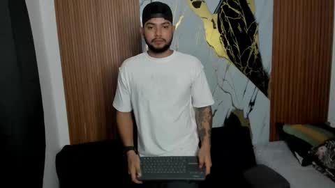 thomson_hot01 online show from 02/05/26, 05:45