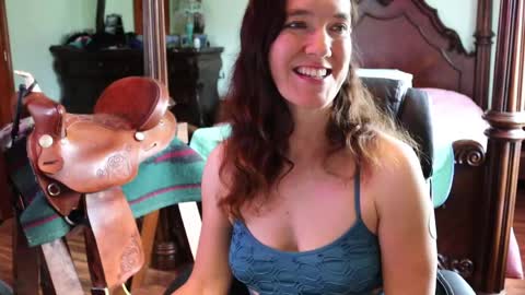 Snapshot of thornbury_rose chatting on 04/19/26, 07:16 ThornburyRose online show from 04/19/26, 07:16