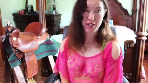Snapshot of thornbury_rose chatting on 04/23/26, 04:53 ThornburyRose online show from 04/23/26, 04:53