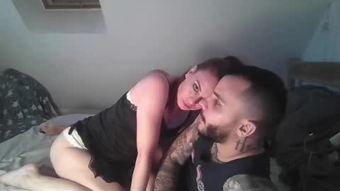 Snapshot of threesomeshome chatting on 11/30/25, 01:20 threesomeshome online show from 11/30/25, 01:20