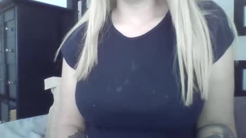 Snapshot of thrillho89 chatting on 05/17/26, 04:32 thrillho89 online show from 05/17/26, 04:32