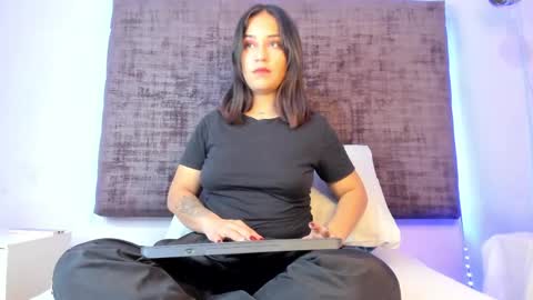 thyra coral online show from 04/08/26, 03:50