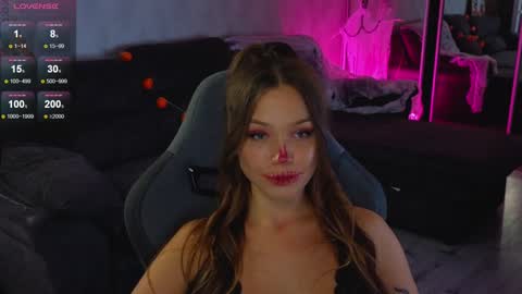 tia__moon online show from 10/25/25, 07:30