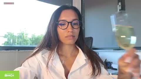 Snapshot of tia_j chatting on 07/13/26, 04:43 tia_j online show from 07/13/26, 04:43