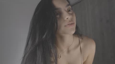 Tiaraaa 02 online show from 03/10/25, 03:12