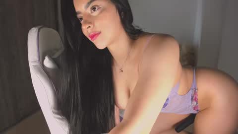 Tiaraaa 02 online show from 09/13/25, 06:02