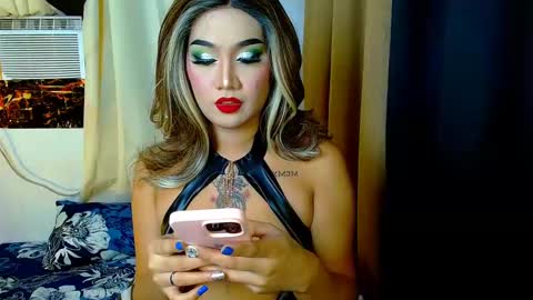 tiarrafoxs online show from 01/05/25, 07:39