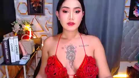 tiarrafoxs online show from 05/28/26, 10:12