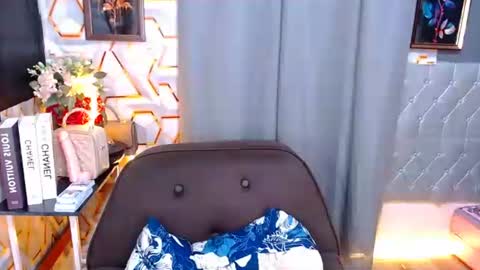 tiarrafoxs online show from 05/30/26, 12:13