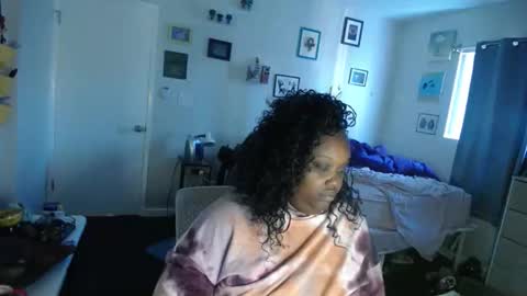 Snapshot of tierrahenri chatting on 10/18/25, 04:52 Tierra Henri online show from 10/18/25, 04:52