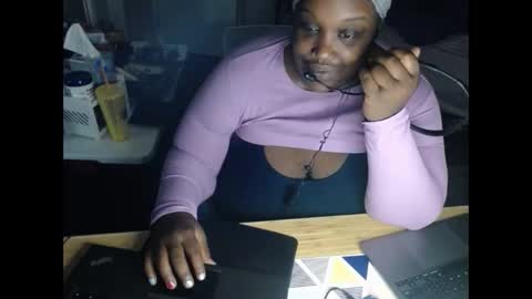 Snapshot of tierrahenri chatting on 10/20/25, 01:11 Tierra Henri online show from 10/20/25, 01:11