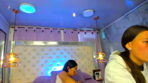 Tifanny y Vale online show from 07/10/26, 12:19