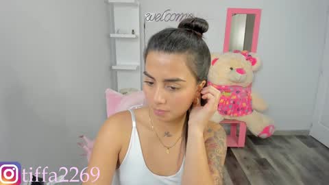 Snapshot of tifany_tay2 chatting on 01/25/25, 03:30 hey am julietha online show from 01/25/25, 03:30