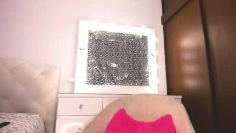 Snapshot of tiffanny_quinn chatting on 02/28/25, 02:20 Tiff online show from 02/28/25, 02:20