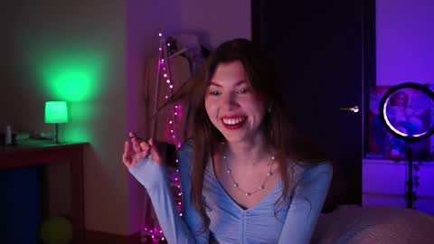 Snapshot of tiffantasy chatting on 12/19/25, 01:56 Im here on Fridays Saturdays Sundays online show from 12/19/25, 01:56