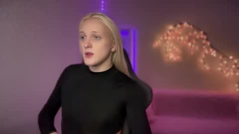 Snapshot of tiffany2005 chatting on 10/30/25, 10:27 Amira online show from 10/30/25, 10:27