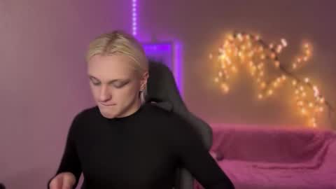 Snapshot of tiffany2005 chatting on 11/04/25, 11:20 Amira online show from 11/04/25, 11:20