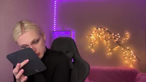 Snapshot of tiffany2005 chatting on 11/06/25, 10:27 Amira online show from 11/06/25, 10:27