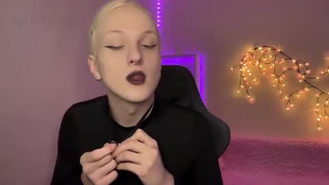 Snapshot of tiffany2005 chatting on 11/27/25, 09:11 Amira online show from 11/27/25, 09:11