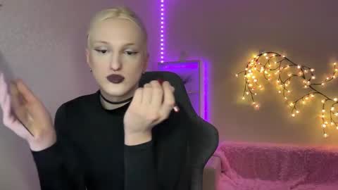 Snapshot of tiffany2005 chatting on 11/28/25, 08:39 Amira online show from 11/28/25, 08:39