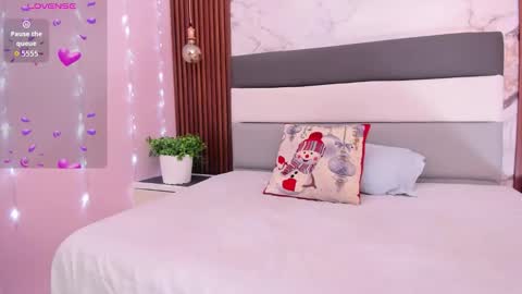 TIFFANY BELLO  online show from 12/03/25, 07:56