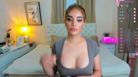 Snapshot of tiffany_cams chatting on 12/27/24, 01:43 Tiffany online show from 12/27/24, 01:43