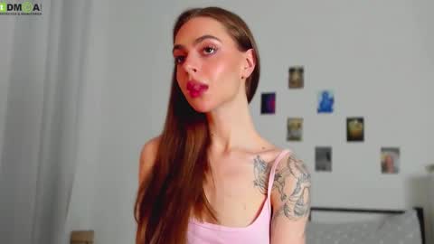 Snapshot of tiffany_loong chatting on 09/17/25, 11:39 tiffany online show from 09/17/25, 11:39