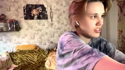 Tiffany online show from 04/12/26, 02:00