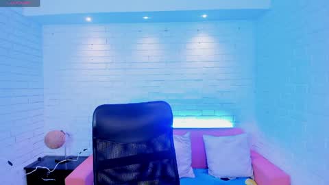 tiffanyhoustton online show from 03/18/26, 12:30