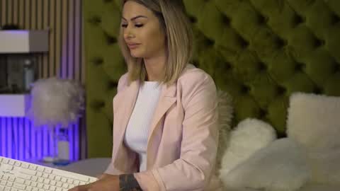 Snapshot of tiffanymaze chatting on 09/16/25, 06:03 Ilaria online show from 09/16/25, 06:03