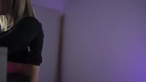 Snapshot of tiffanymaze chatting on 10/11/25, 07:18 Ilaria online show from 10/11/25, 07:18