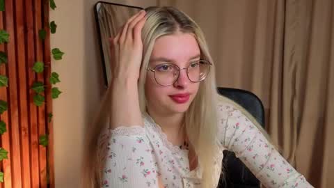 tiffanypeach online show from 04/14/26, 10:43