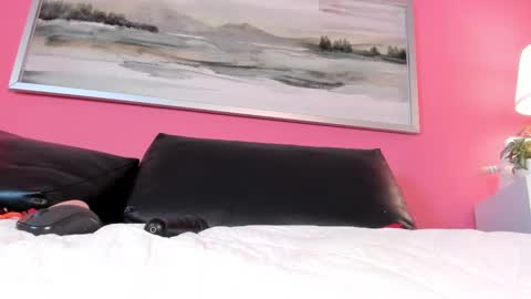 Stefany Suarez online show from 02/14/25, 10:25