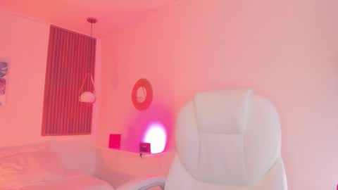 Snapshot of tiffanywright_ chatting on 10/03/25, 01:52 Tiffany online show from 10/03/25, 01:52