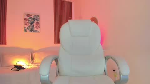 Snapshot of tiffanywright_ chatting on 10/12/25, 01:10 Tiffany online show from 10/12/25, 01:10