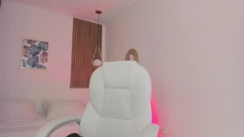 Snapshot of tiffanywright_ chatting on 11/24/25, 11:21 Tiffany online show from 11/24/25, 11:21