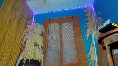 tiffanyy_deluxe online show from 10/28/25, 01:36