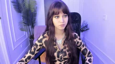 tiffanyyoun online show from 11/10/25, 07:24