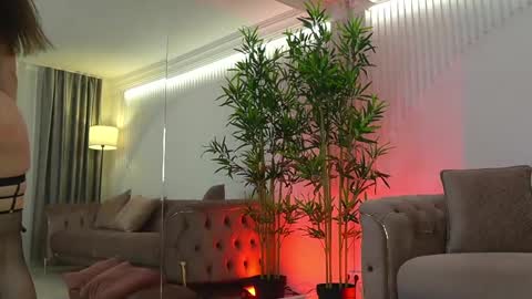 tiffanyyray online show from 04/01/26, 05:19