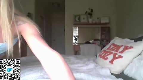 Snapshot of tiffbabyyyyy chatting on 10/10/25, 09:03 tiff online show from 10/10/25, 09:03